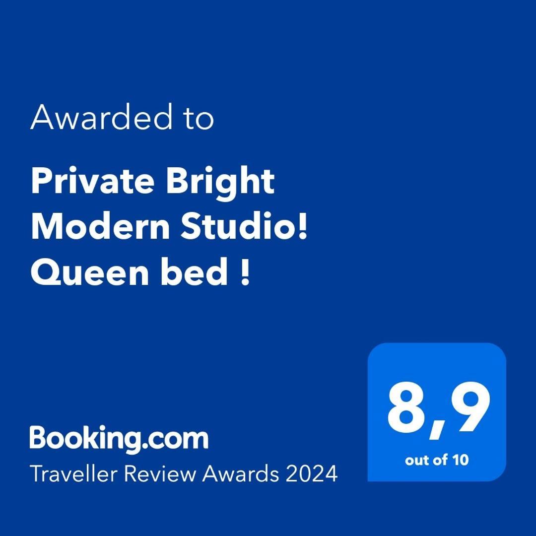 Private Bright Modern Studio! Queen Bed ! Victoria Bagian luar foto