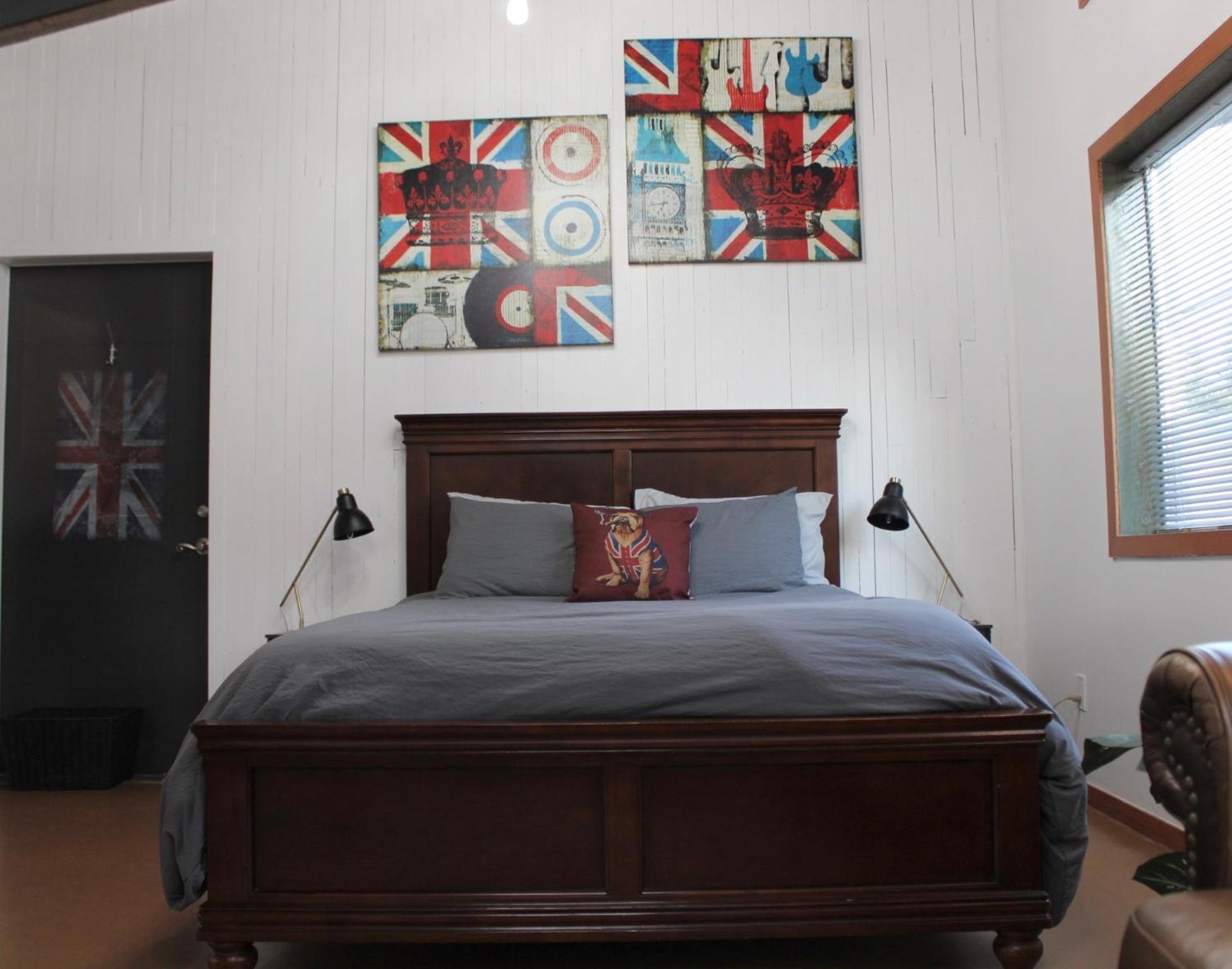 Private Bright Modern Studio! Queen Bed ! Victoria Bagian luar foto
