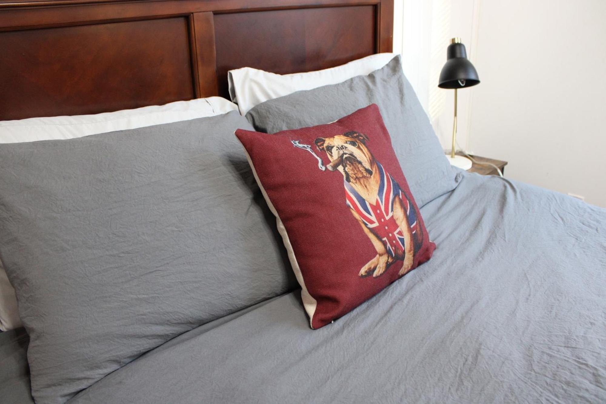 Private Bright Modern Studio! Queen Bed ! Victoria Bagian luar foto